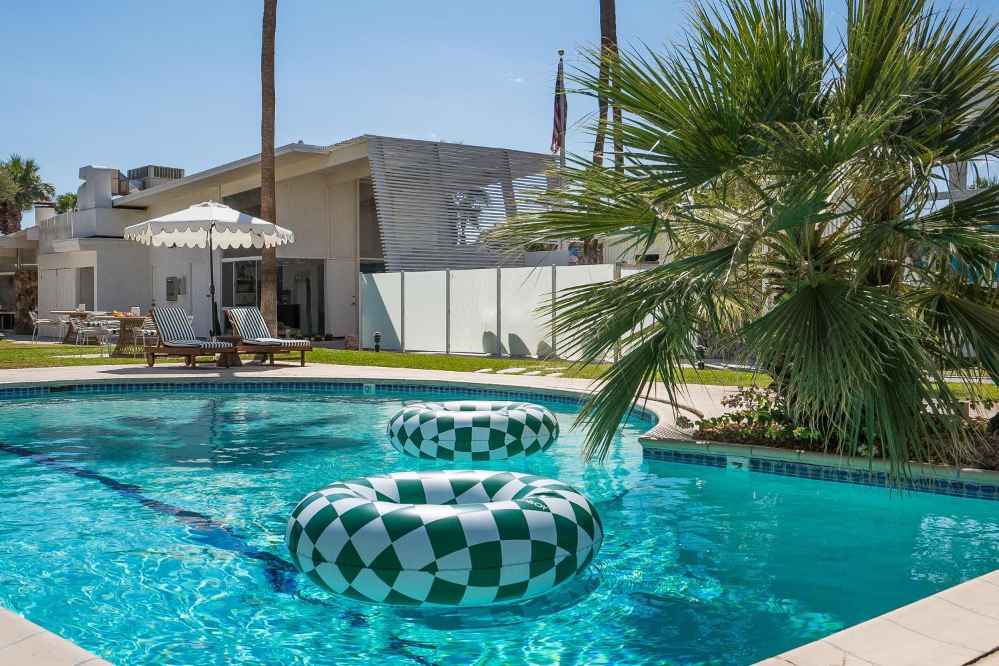 Monkey Tree Hotel By Avantstay Stylish Hotel In Palm Springs W Pool Exterior photo